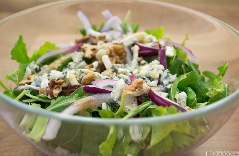 Leafy Green Salad With Blue Cheese &amp; Walnuts - FittyFoodies